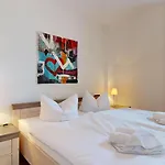 Strandnahe Fewo Mit Schwimmbad Im Haus, Liebeskind 80, Binz
