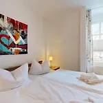 Strandnahe Fewo Mit Schwimmbad Im Haus, Liebeskind 80, Binz