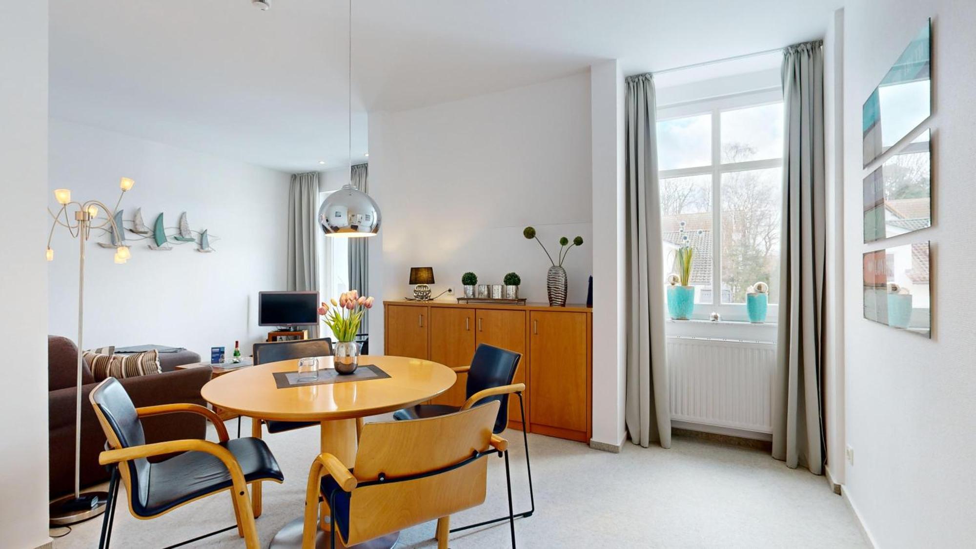 Strandnahe Mit Schwimmbad Im Haus, Liebeskind 80, * Ostseebad Binz