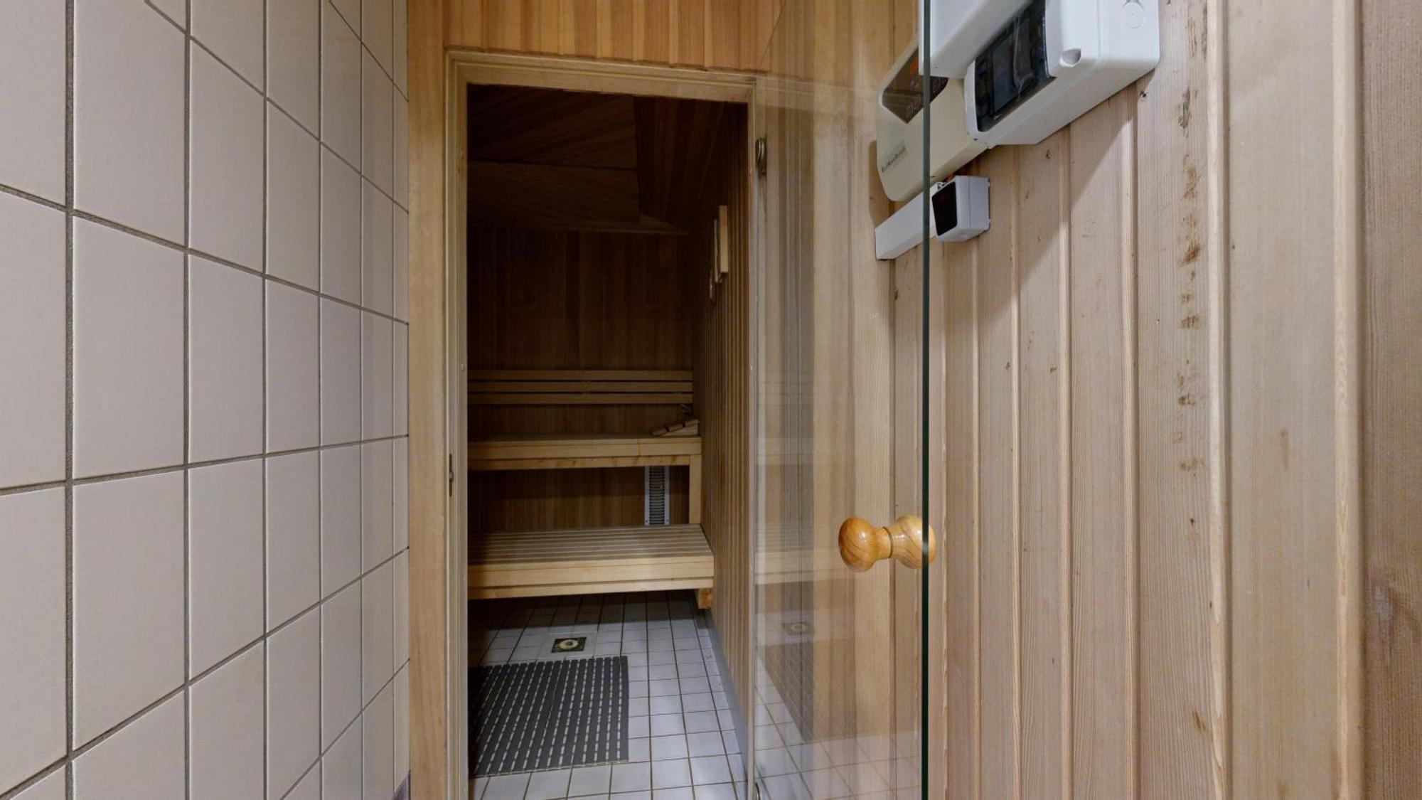 Strandnahe Mit Schwimmbad Im Haus, Liebeskind 80, * Binz