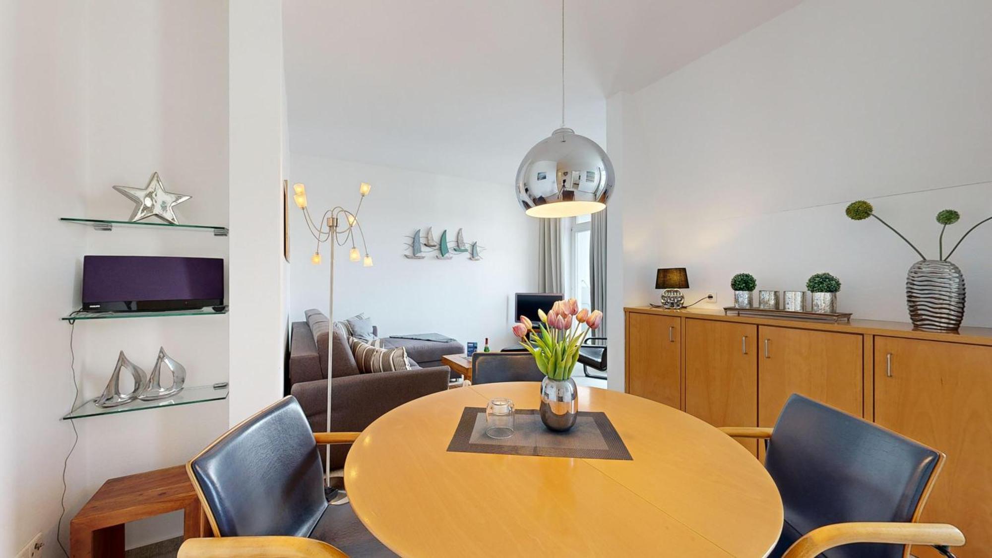 Strandnahe Mit Schwimmbad Im Haus, Liebeskind 80, * Ostseebad Binz